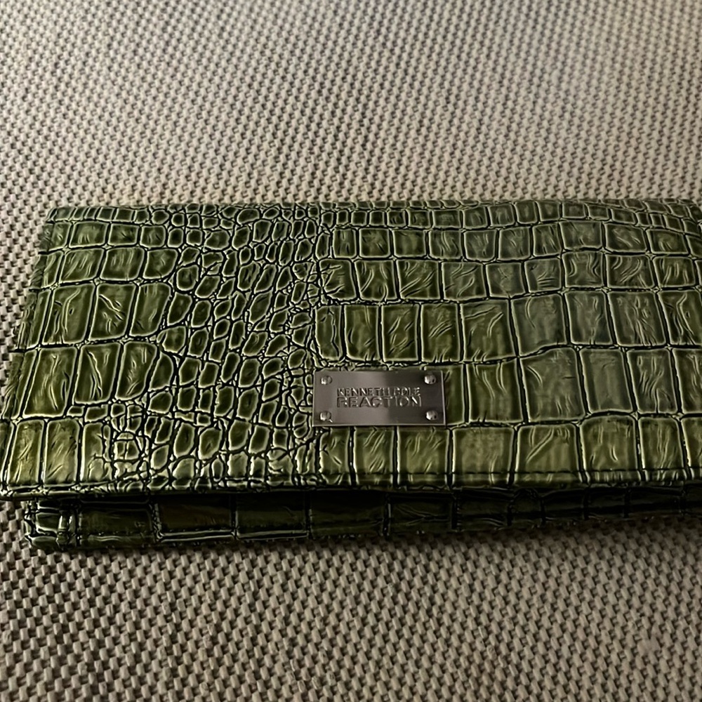 NWOT Kenneth Cole wallet